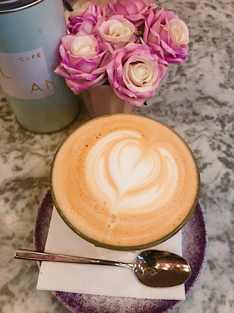 velvett latte at Elan Café