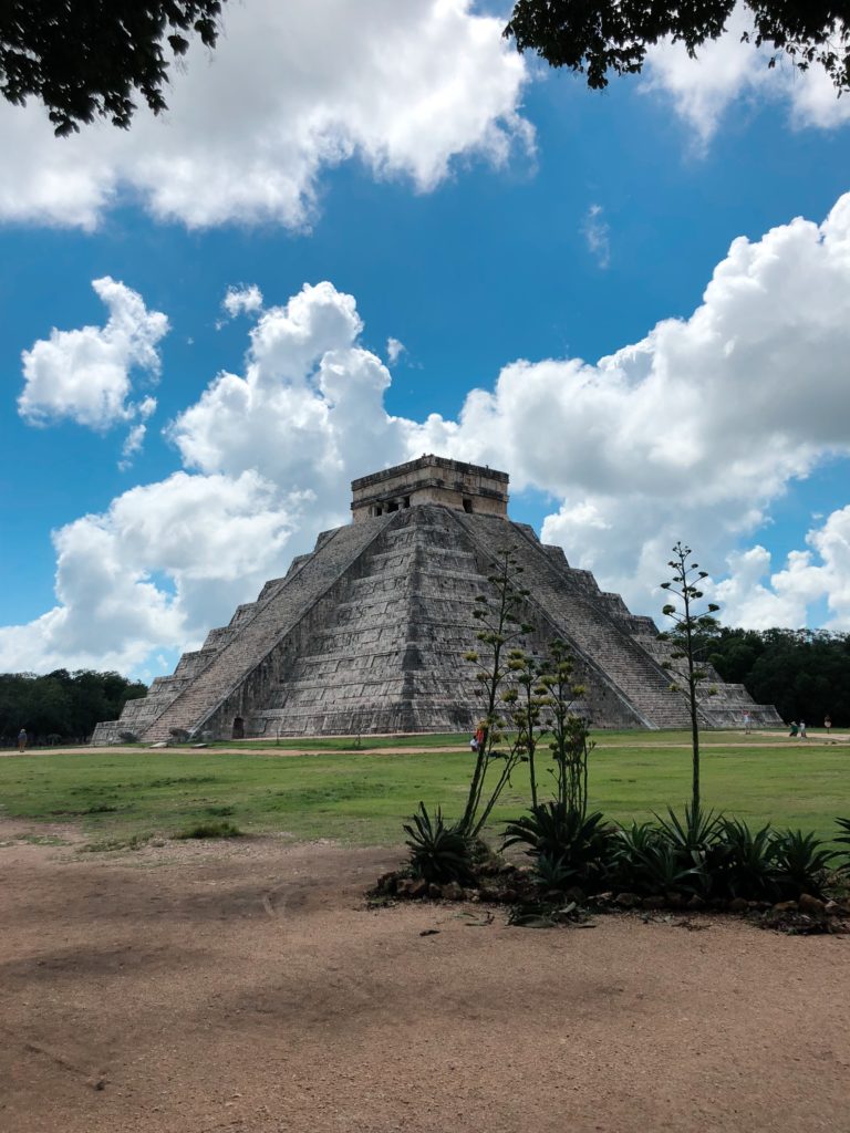 temple of kukulcan, Chichen Itza - life with Bugo