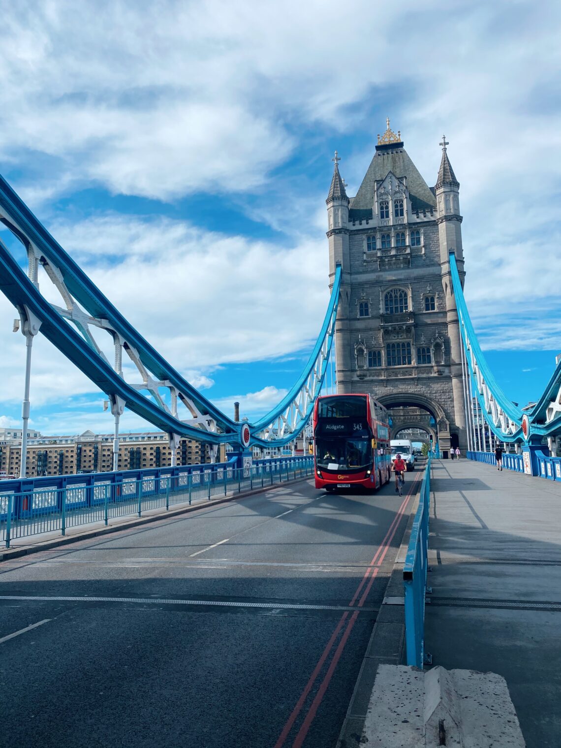 Tower Bridge on a saturday - Lifewithbugo