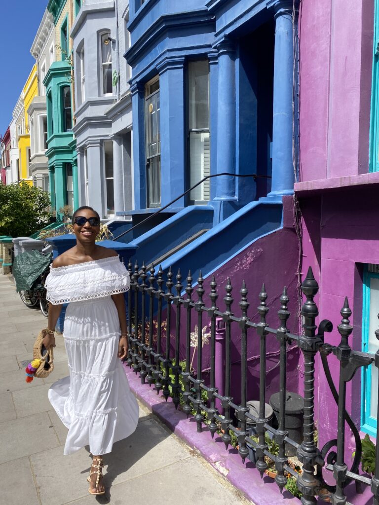 Iconic Photos you have to take in London Nottinghill rows - lifewithbugo