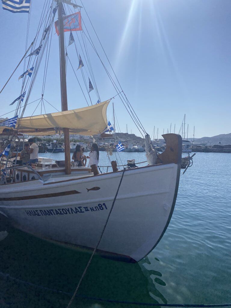 Travel guide to Paros - pantasoulas daily cruises, paros - lifewithbugo