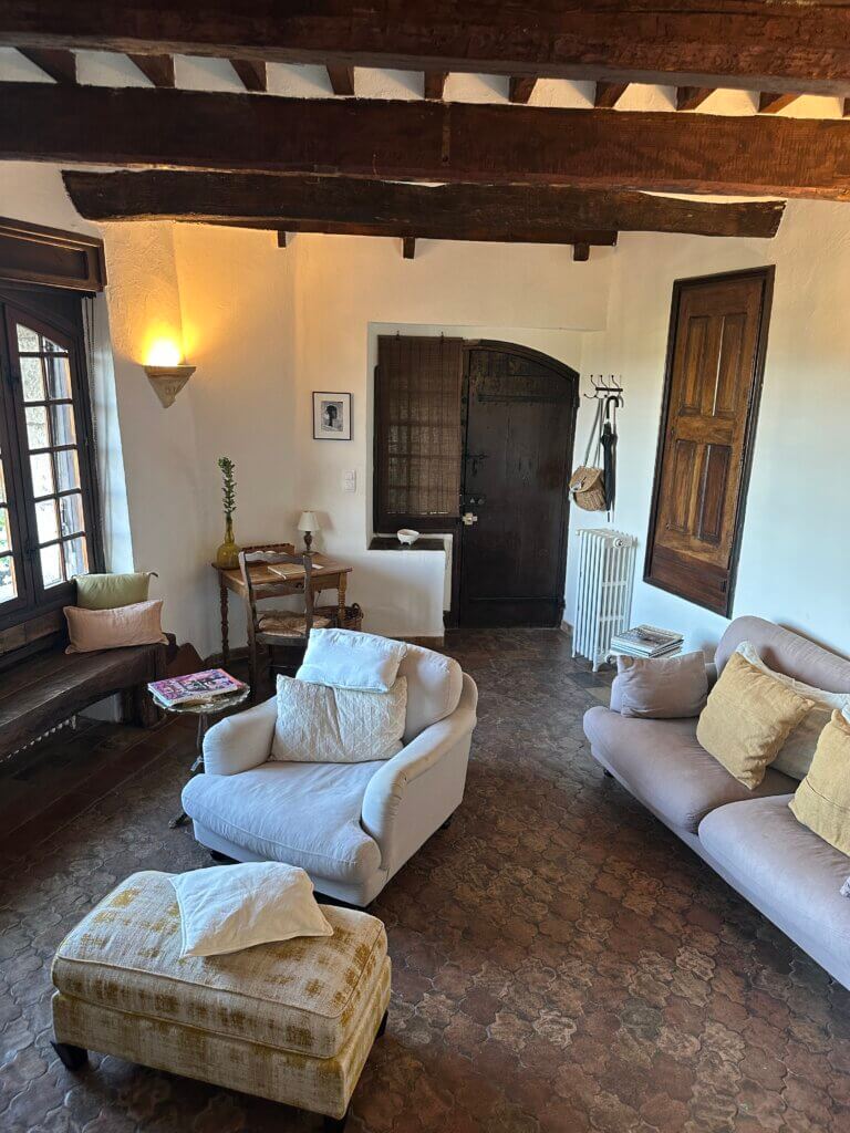 the living area in the prettiest cottage in the south of France: La Miette 9