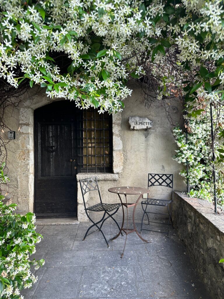 The prettiest cottage in the South of France: La Miette