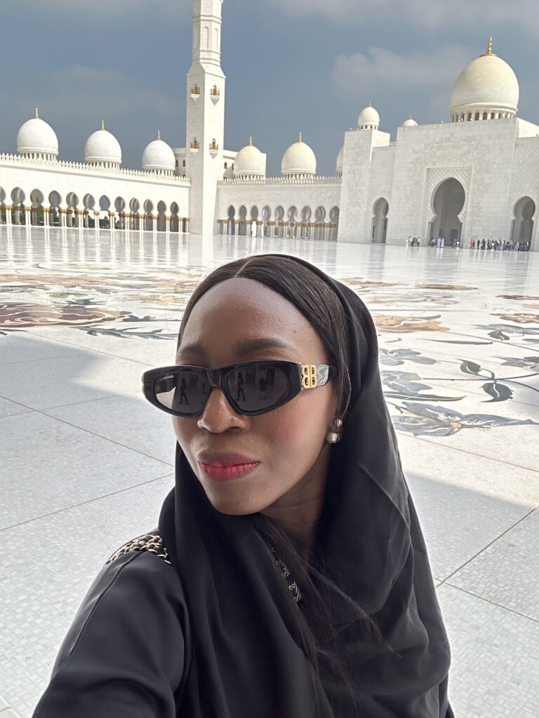 how to dress to a Mosque in Abu Dhabi