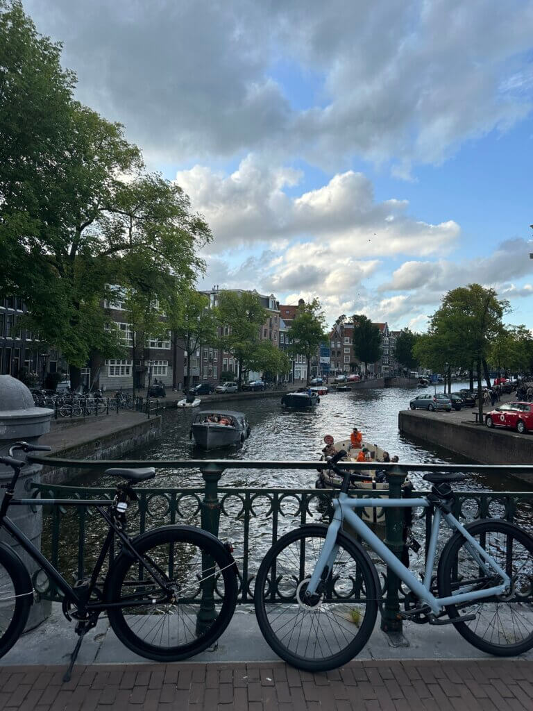 Romantic travel guide to Amsterdam 2 - The Amsterdam Bicycles