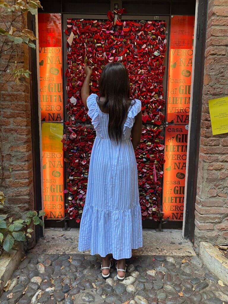 Visiting Casa di Giulietta, Verona 15 - padlock wall