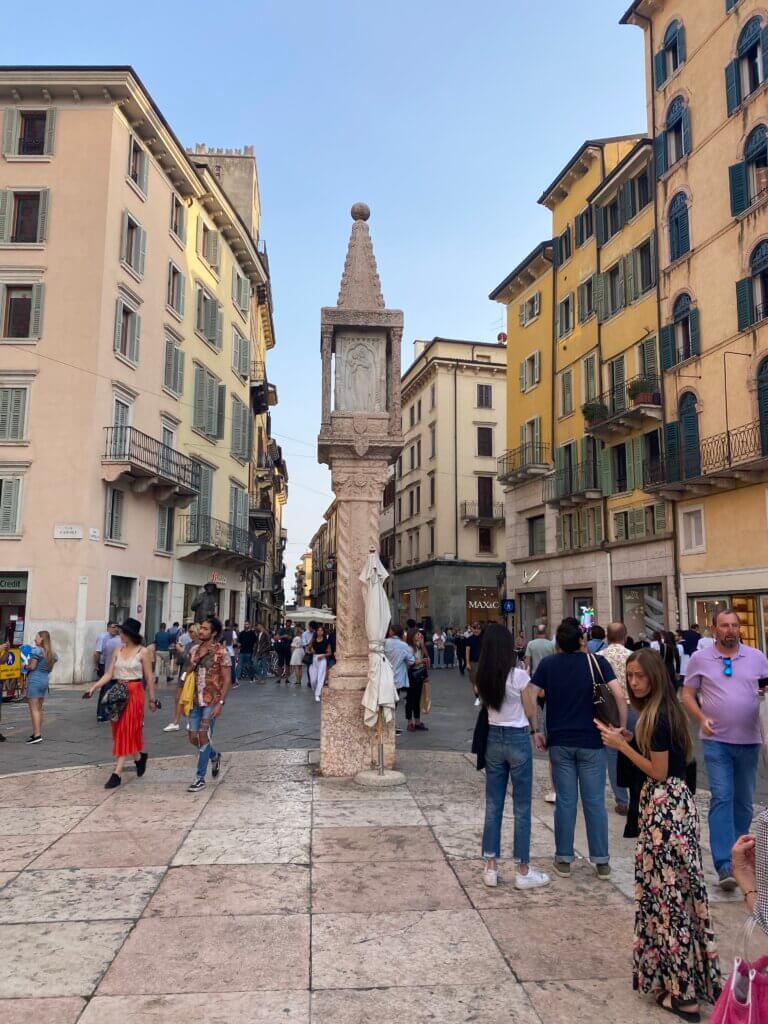 Visiting Casa di Giulietta, Verona 2 - Piazza delle Ebre