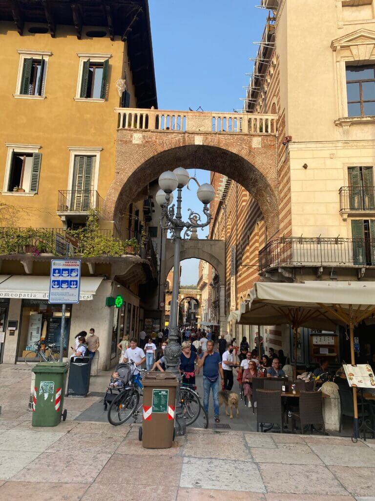 Visiting Casa di Giulietta, Verona 6 - Piazza delle Ebre