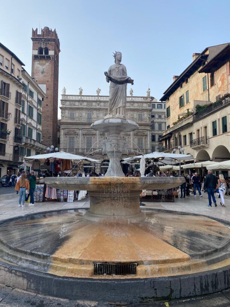 Visiting Casa di Giulietta, Verona 4 - Piazza delle Ebre