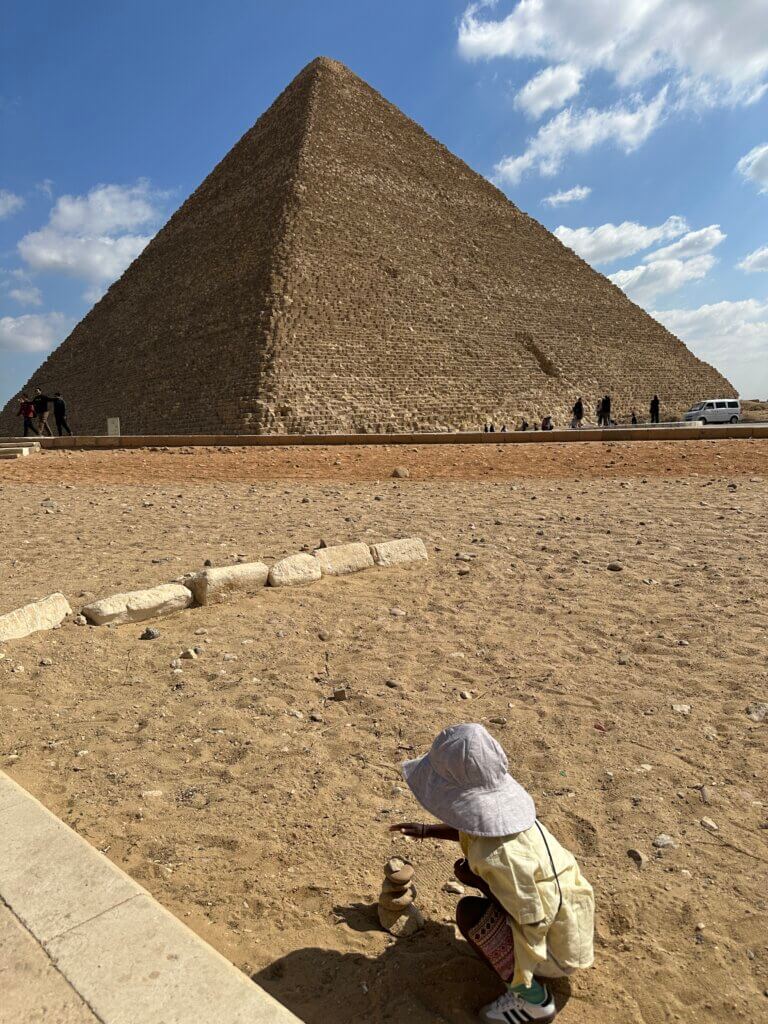 What to wear while visiting the pyramids of Giza in Egypt 3 - lifewithbugo.com