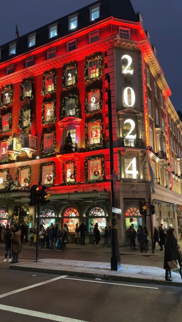 The most beautiful Christmas decorations in London - 2024