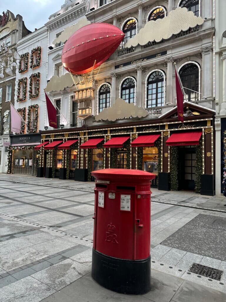 The most beautiful Christmas decorations in London - Cartier 3