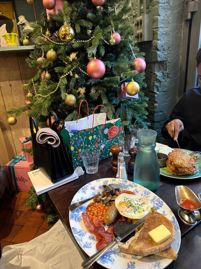 The most beautiful Christmas decorations in London - Bill's 2